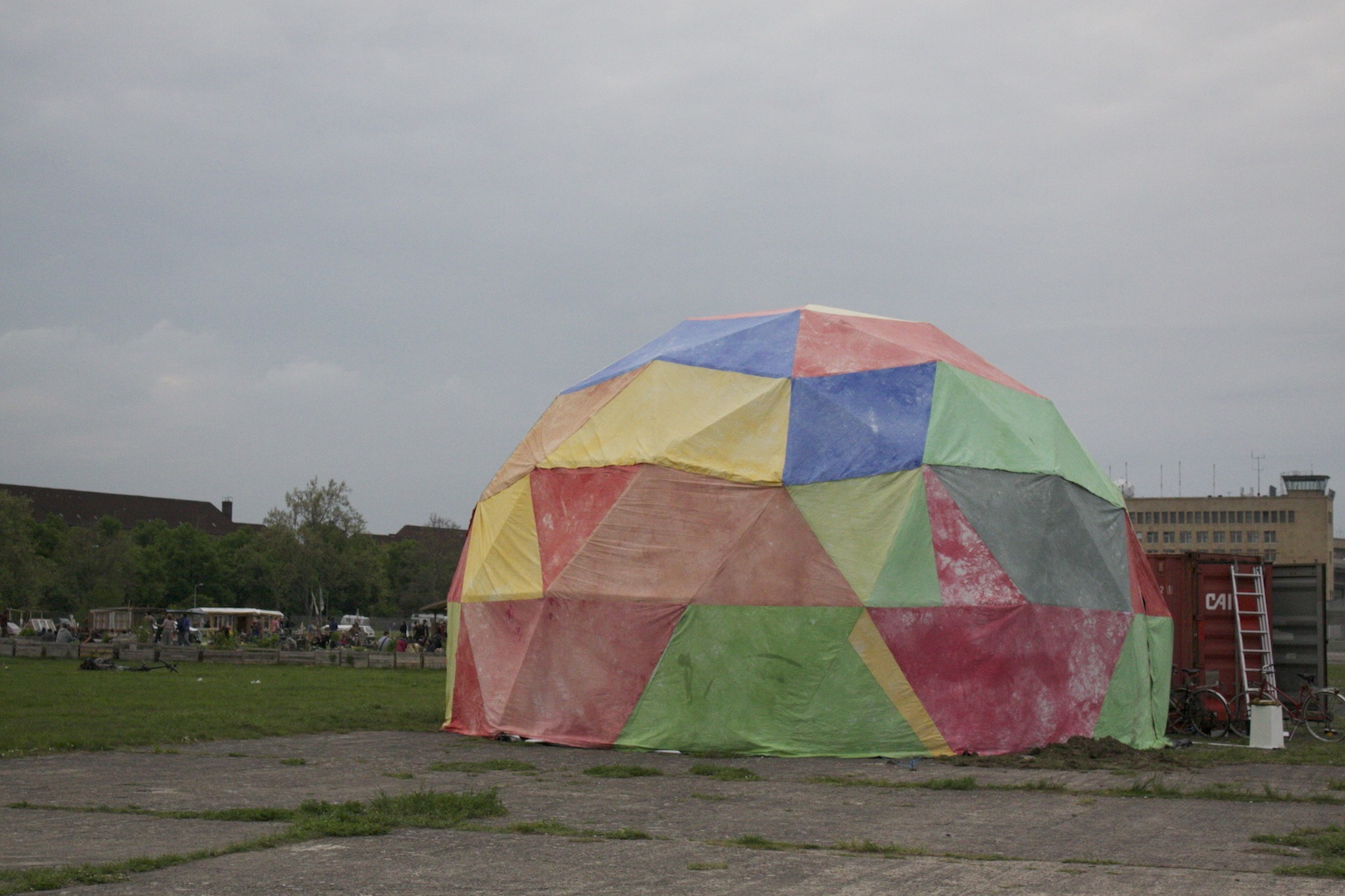 Zelt für Seifenblasenshow in Berlin